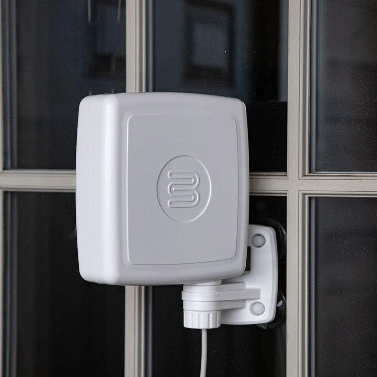 The Beacon | 5G Directional Cellular Antenna w/ Suction Cups - Image 8