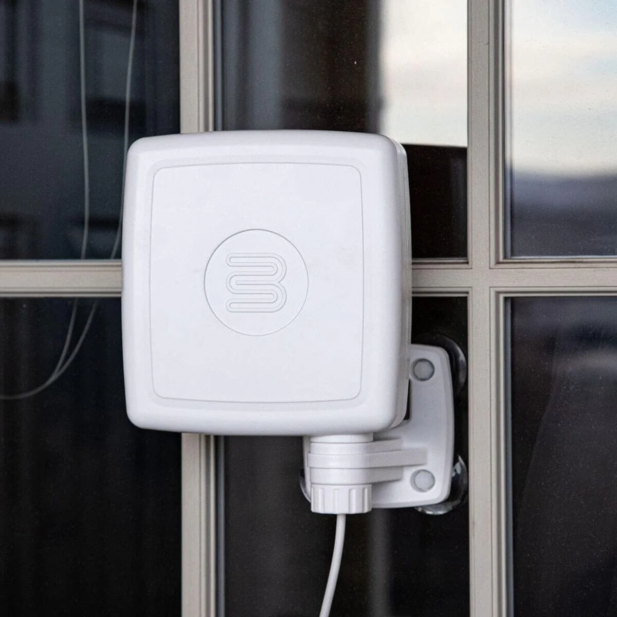 The Beacon | 5G Directional Cellular Antenna w/ Suction Cups - Image 9